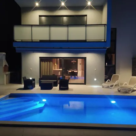 Tesa 1 - Heated Swimming Pool Villa *