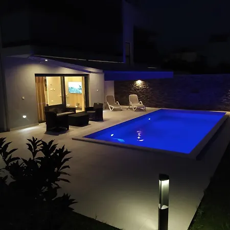 Tesa 1 - Heated Swimming Pool Villa Donji Okrug (Ciovo)