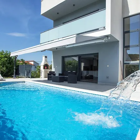 Tesa 1 - Heated Swimming Pool