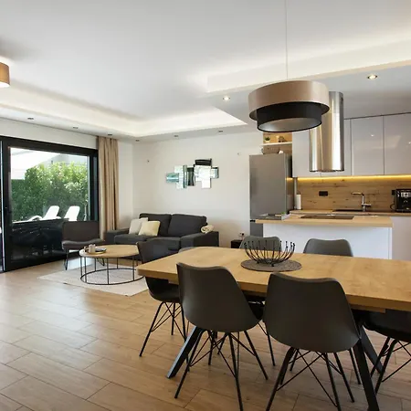 Tesa 1 - Heated Swimming Pool